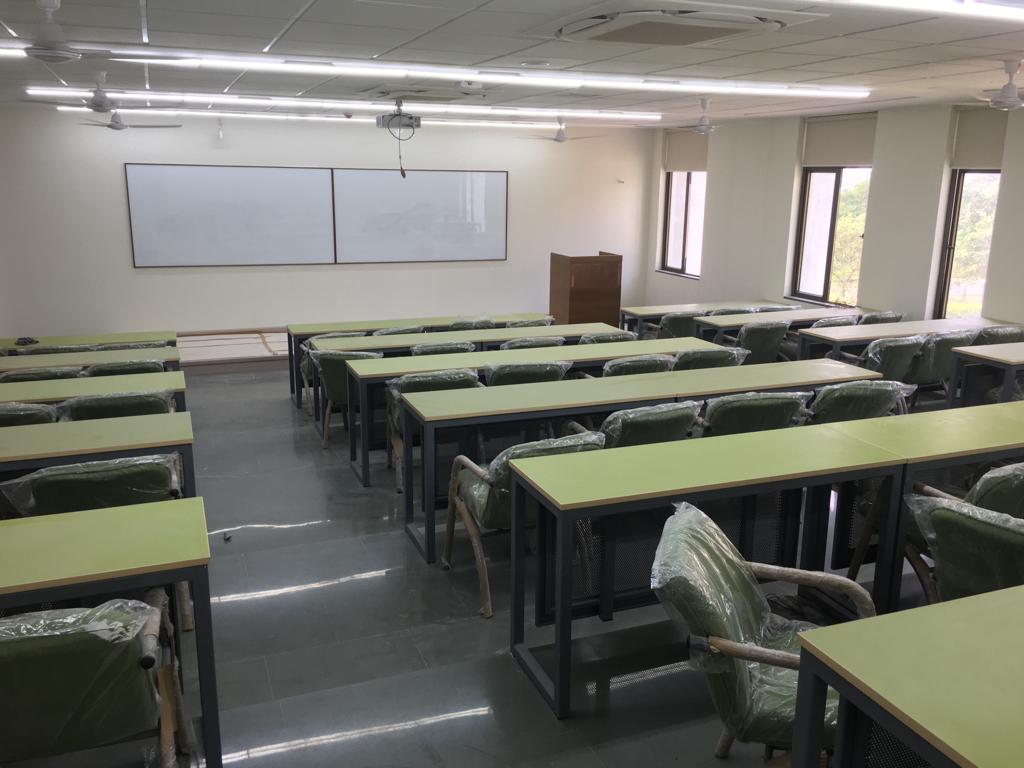 auro Univercity (2)